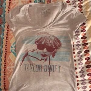 !! TAYLOR SWIFT TEE !!